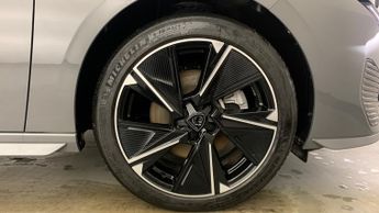 Peugeot 308 54kWh First Edition Hatchback 5dr Electric Auto (156 ps)