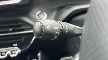 Peugeot 208 1.2 HYBRID GT Hatchback 5dr Petrol Hybrid e-DSC6 Euro 6 (s/s) (1