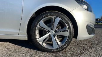 Peugeot 308 1.2 PureTech Allure Hatchback 5dr Petrol EAT Euro 6 (s/s) (130 p