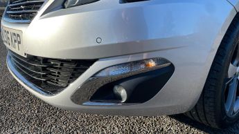 Peugeot 308 1.2 PureTech Allure Hatchback 5dr Petrol EAT Euro 6 (s/s) (130 p