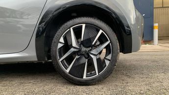 Peugeot 208 1.2 HYBRID GT Hatchback 5dr Petrol Hybrid e-DSC6 Euro 6 (s/s) (1