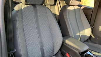 Peugeot 208 1.2 HYBRID Allure Hatchback 5dr Petrol Hybrid e-DSC6 Euro 6 (s/s