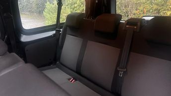 Vauxhall Vivaro Life Electric 50kWh Combi MPV 5dr Electric Auto LWB (9 Seat, 7.4kW Charger) (1