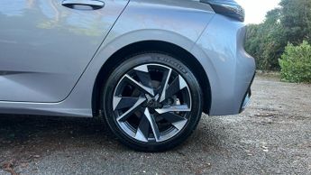 Peugeot 308 1.2 PureTech Allure Premium Hatchback 5dr Petrol EAT Euro 6 (s/s