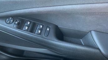 Vauxhall Crossland 1.2 Turbo Ultimate SUV 5dr Petrol Auto Euro 6 (s/s) (130 ps)