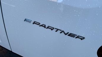Peugeot Partner 800 52kWh Professional Standard Panel Van Auto SWB 5dr (7.4kW Ch