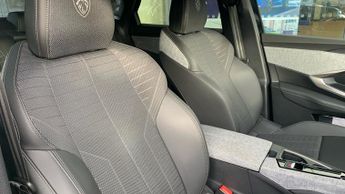 Peugeot 3008 73kWh GT SUV 5dr Electric Auto (210 ps)