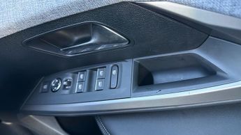 Peugeot 3008 SUV 1.2 HYBRID GT SUV 5dr Petrol Hybrid e-DSC6 Euro 6 (s/s) (136 ps)