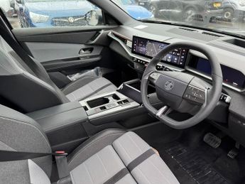 Vauxhall Grandland Electric 73kWh Ultimate SUV 5dr Electric Auto (213 ps)