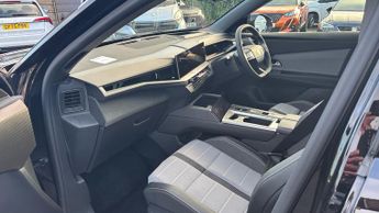 Vauxhall Grandland Electric 73kWh Ultimate SUV 5dr Electric Auto (213 ps)