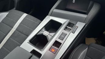 Vauxhall Grandland 1.2 Design SUV 5dr Petrol Hybrid e-DCT Euro 6 (s/s) (136 ps)