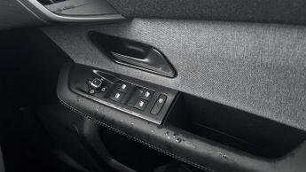 Vauxhall Grandland 1.2 Design SUV 5dr Petrol Hybrid e-DCT Euro 6 (s/s) (136 ps)