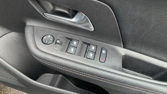 Vauxhall Mokka Electric 50kWh SRi Nav Premium SUV 5dr Electric Auto (136 ps)