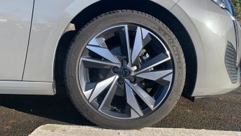 Peugeot 308 1.2 PureTech Allure Hatchback 5dr Petrol EAT Euro 6 (s/s) (130 p