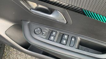 Peugeot 208 50kWh Allure Premium Hatchback 5dr Electric Auto (136 ps)