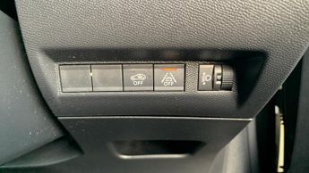 Peugeot 208 50kWh Allure Premium Hatchback 5dr Electric Auto (136 ps)