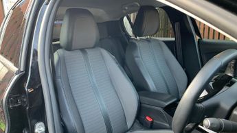 Peugeot 208 50kWh Allure Premium Hatchback 5dr Electric Auto (136 ps)