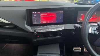 Vauxhall Astra Electric 54kWh Ultimate Hatchback 5dr Electric Auto (156 ps)