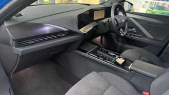 Vauxhall Astra Electric 54kWh Ultimate Hatchback 5dr Electric Auto (156 ps)