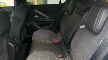 Vauxhall Astra Electric 54kWh Ultimate Hatchback 5dr Electric Auto (156 ps)