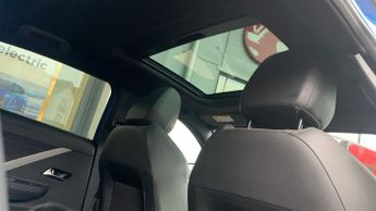 Vauxhall Astra Electric 54kWh Ultimate Hatchback 5dr Electric Auto (156 ps)