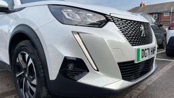 Peugeot 2008 50kWh Allure Premium SUV 5dr Electric Auto (136 ps)