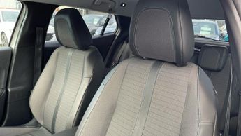 Peugeot 2008 50kWh Allure Premium SUV 5dr Electric Auto (136 ps)