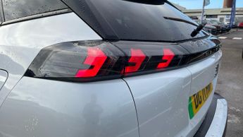 Peugeot 2008 50kWh Allure Premium SUV 5dr Electric Auto (136 ps)