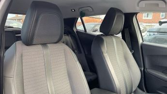 Peugeot 2008 50kWh Allure Premium SUV 5dr Electric Auto (136 ps)