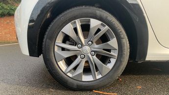 Peugeot 208 50kWh Allure Premium Hatchback 5dr Electric Auto (136 ps)