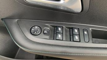 Peugeot 208 50kWh Allure Premium Hatchback 5dr Electric Auto (136 ps)