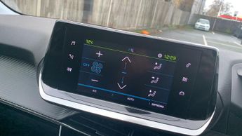 Peugeot 208 50kWh Allure Premium Hatchback 5dr Electric Auto (136 ps)