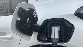 Peugeot 208 50kWh Allure Premium Hatchback 5dr Electric Auto (136 ps)