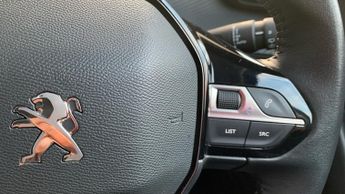 Peugeot 2008 50kWh Allure SUV 5dr Electric Auto (136 ps)