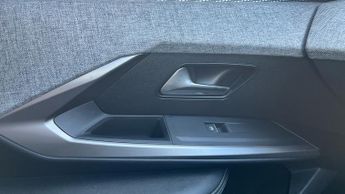 Peugeot 5008 1.2 HYBRID GT SUV 5dr Petrol Hybrid e-DSC6 Euro 6 (s/s) (136 ps)