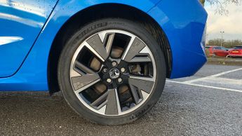 Vauxhall Astra Electric 54kWh Ultimate Hatchback 5dr Electric Auto (156 ps)