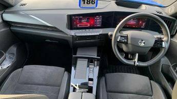 Vauxhall Astra Electric 54kWh Ultimate Hatchback 5dr Electric Auto (156 ps)