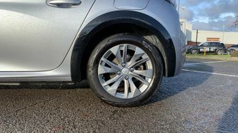 Peugeot 208 50kWh Allure Hatchback 5dr Electric Auto (136 ps)