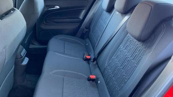 Fiat 600 1.2 MHEV SUV 5dr Petrol Hybrid e-DCT Euro 6 (s/s) (100 ps)