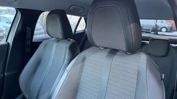 Peugeot 2008 50kWh Allure Premium SUV 5dr Electric Auto (136 ps)