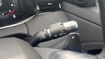 Land Rover Range Rover Evoque 2.0 P250 MHEV R-Dynamic SE SUV 5dr Petrol Auto 4WD Euro 6 (s/s) 