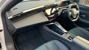 Peugeot 308 54kWh First Edition Hatchback 5dr Electric Auto (156 ps)