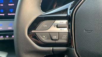 Peugeot 308 54kWh First Edition Hatchback 5dr Electric Auto (156 ps)