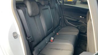 Peugeot 308 54kWh First Edition Hatchback 5dr Electric Auto (156 ps)