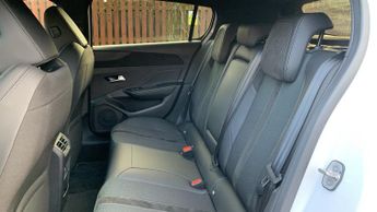 Peugeot 308 54kWh First Edition Hatchback 5dr Electric Auto (156 ps)