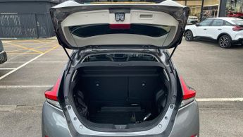 Nissan Leaf 40kWh Tekna Hatchback 5dr Electric Auto (150 ps)