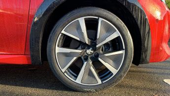 Peugeot 208 50kWh GT Premium Hatchback 5dr Electric Auto (136 ps)