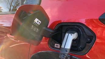 Peugeot 208 50kWh GT Premium Hatchback 5dr Electric Auto (136 ps)