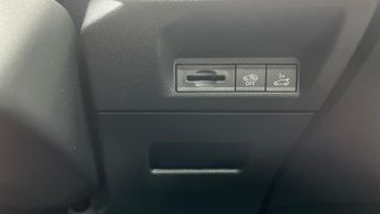 Peugeot 3008 SUV 1.2 HYBRID GT SUV 5dr Petrol Hybrid e-DSC6 Euro 6 (s/s) (136 ps)