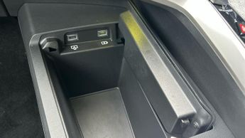 Peugeot 3008 SUV 1.2 HYBRID Allure SUV 5dr Petrol Hybrid e-DSC6 Euro 6 (s/s) (136